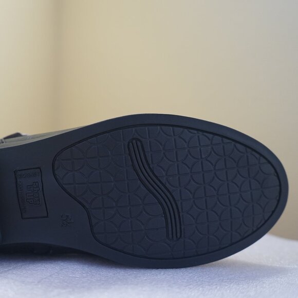 Retired: 2011 Disney Shake it Up Skid Resistant Girls Size: 5 1/2 Boots - Picture 12 of 12